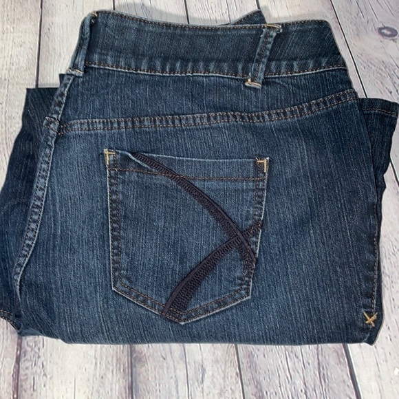Lane Bryant 18 distinctively boot stretchy denim, dark wash jeans - Picture 2 of 4